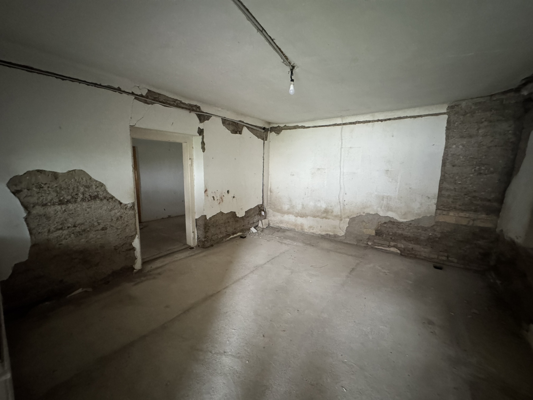 IMG-16a08696753ad9ab0a77896dbe0630bc-V